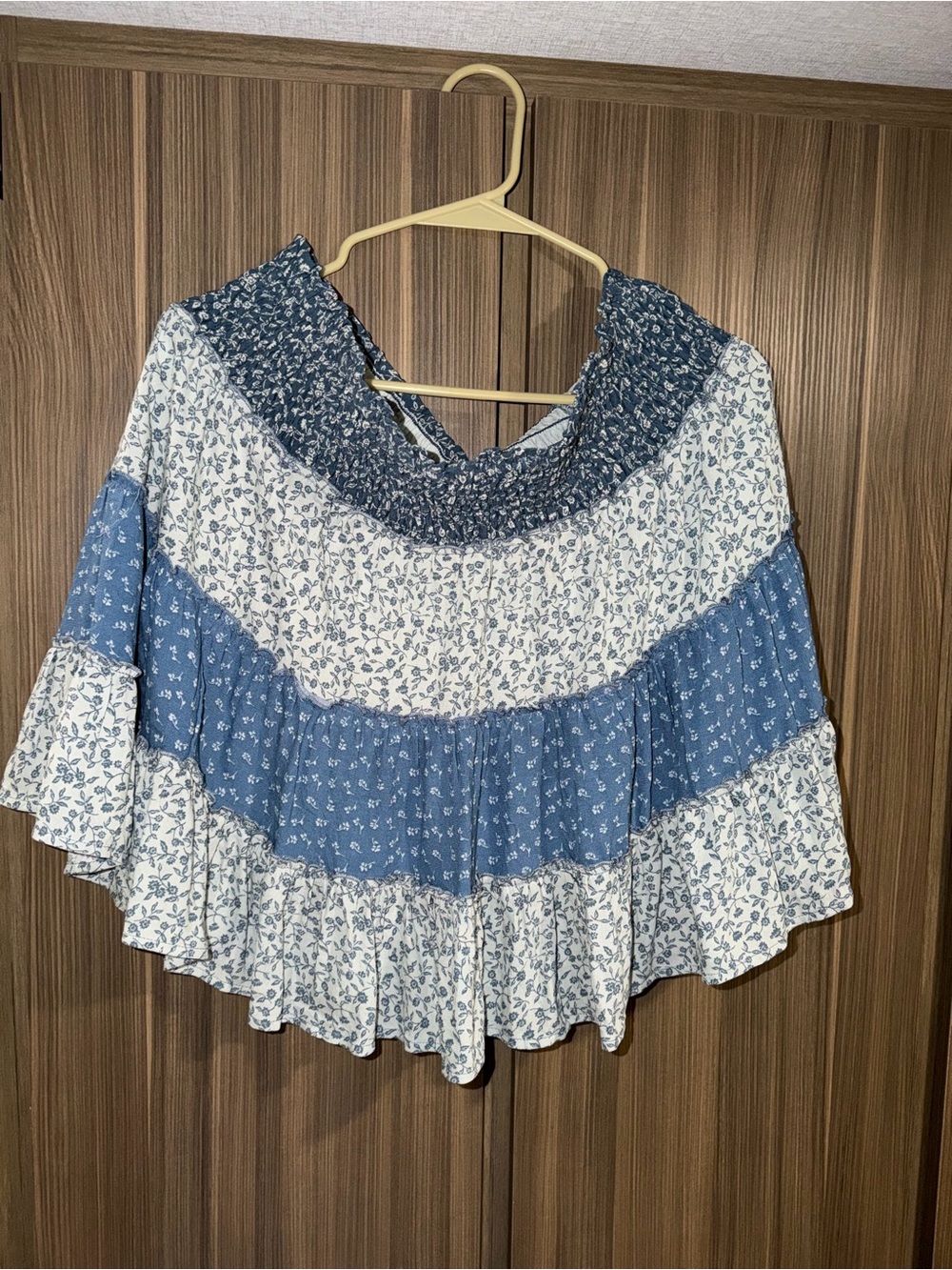 American Eagle Outfitters Blue and Cream Floral Tiered skirt